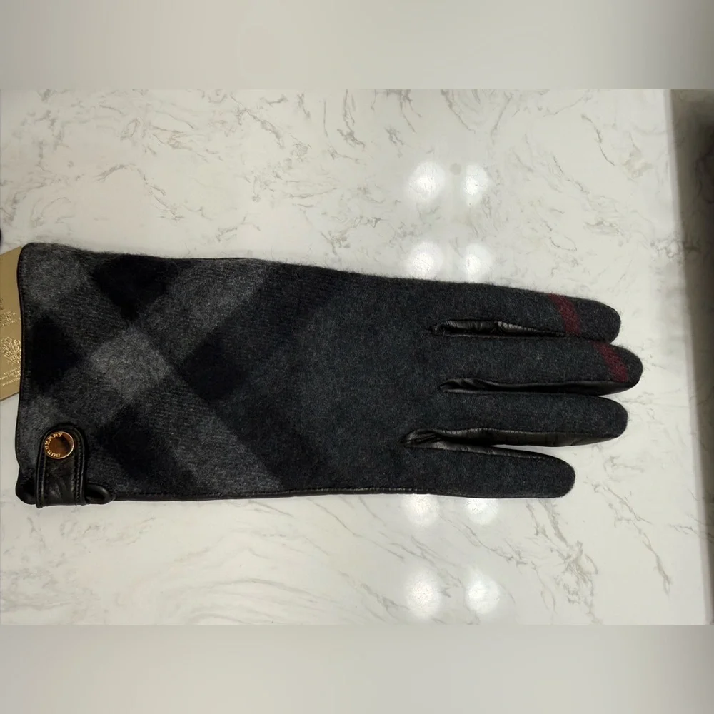 Burberry Dark Gray / Charcoal Plaid Women’s Gloves - Picture 5 of 6